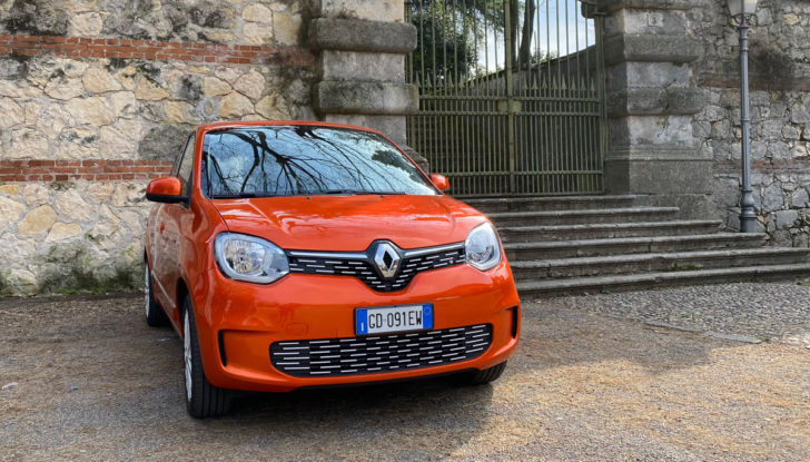Prova su strada della Renault Twingo elettrica Vibes - Foto 1 di 15