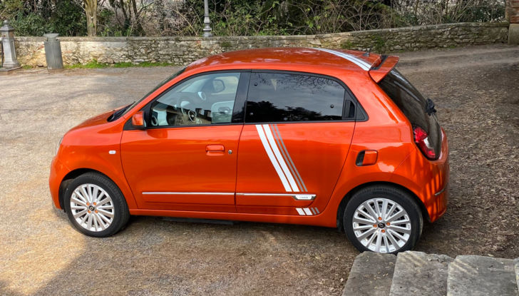 Prova su strada della Renault Twingo elettrica Vibes - Foto 2 di 15