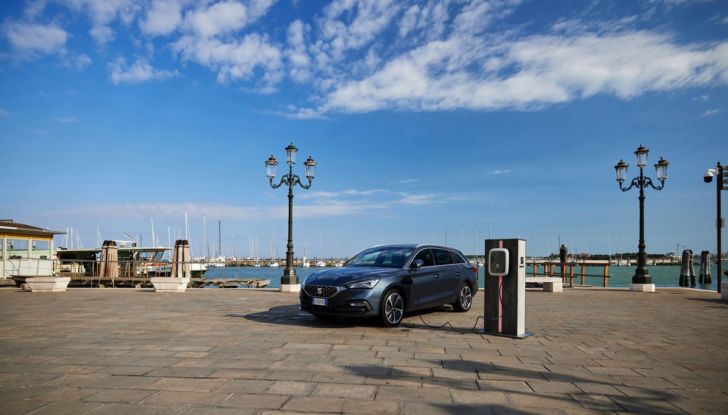 [VIDEO] Prova Seat Leon Sportstourer 2021: Il Plug-In Hybrid veloce ed ecologico con 204 CV - Foto 14 di 38