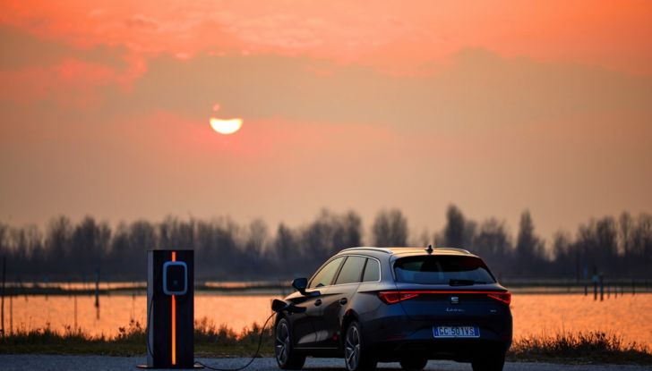 Seat Leon al tramonto