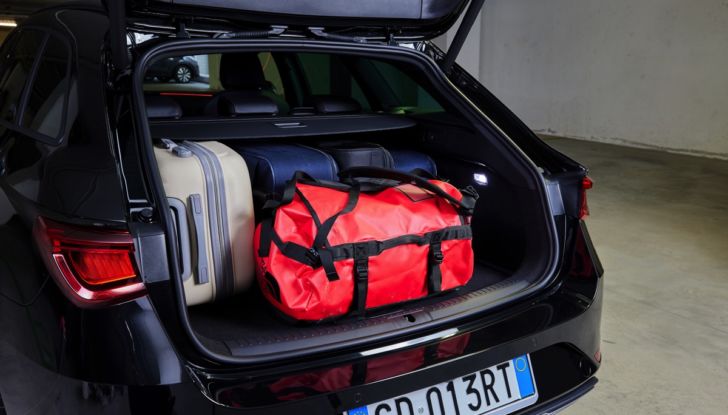 [VIDEO] Prova Seat Leon Sportstourer 2021: Il Plug-In Hybrid veloce ed ecologico con 204 CV - Foto 20 di 38