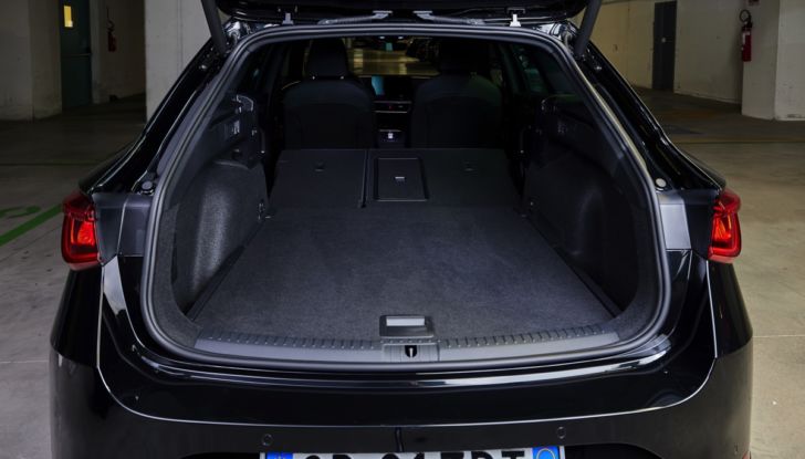 [VIDEO] Prova Seat Leon Sportstourer 2021: Il Plug-In Hybrid veloce ed ecologico con 204 CV - Foto 22 di 38