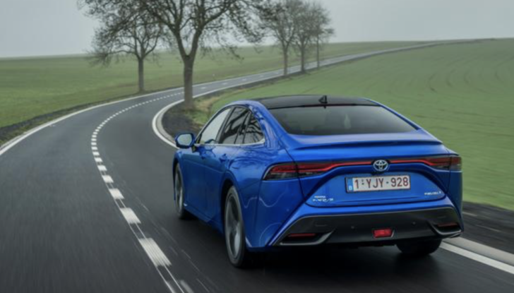 Toyota Mirai 2021 da record: 1360 km con un pieno di idrogeno - Foto 13 di 27