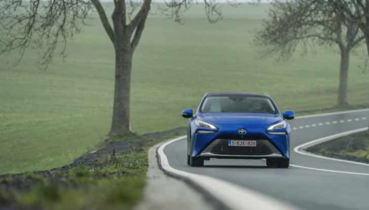 Toyota Mirai 2021 da record: 1360 km con un pieno di idrogeno - Foto 18 di 27