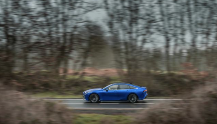 Toyota Mirai 2021 da record: 1360 km con un pieno di idrogeno - Foto 19 di 27