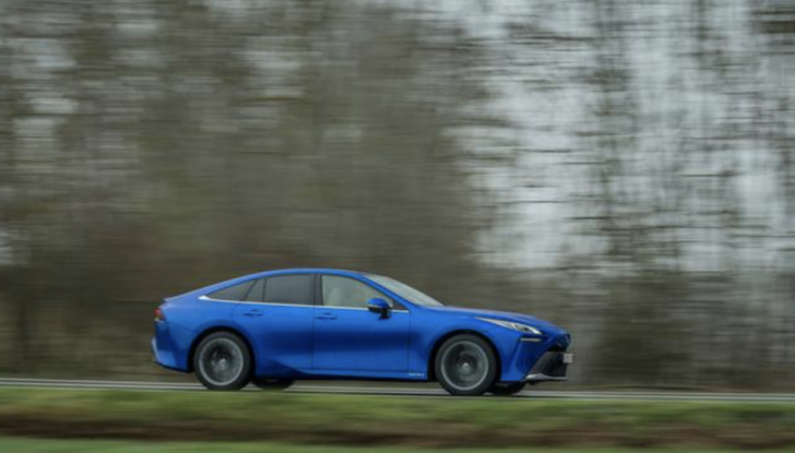 Toyota Mirai 2021 da record: 1360 km con un pieno di idrogeno - Foto 20 di 27