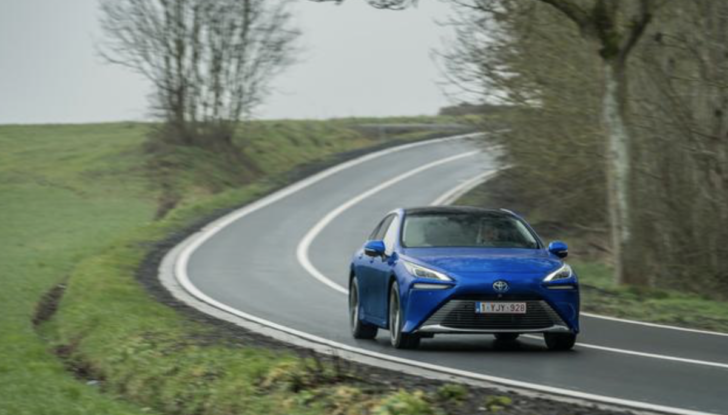 Toyota Mirai 2021 da record: 1360 km con un pieno di idrogeno - Foto 21 di 27