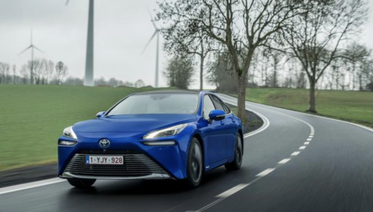 Toyota Mirai 2021 da record: 1360 km con un pieno di idrogeno - Foto 22 di 27