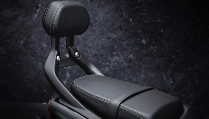 Triumph: in arrivo le nuove Rocket 3R Black e Rocket 3GT Triple black - Foto 1 di 13