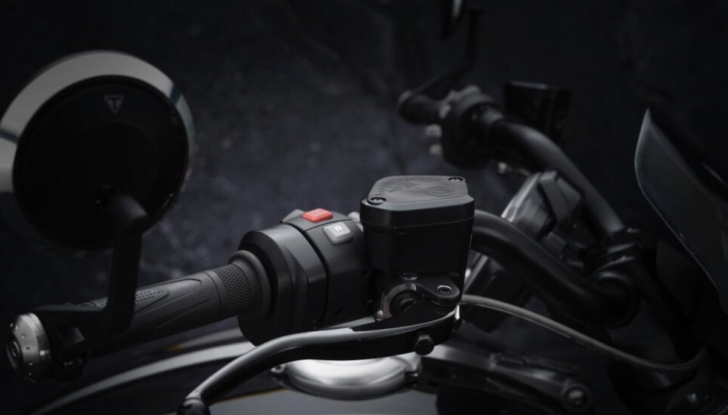 Triumph: in arrivo le nuove Rocket 3R Black e Rocket 3GT Triple black - Foto 3 di 13
