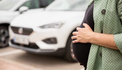 Neonati in auto: come trasportarli in massima sicurezza
