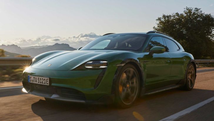 Porsche Taycan Cross Turismo 2021