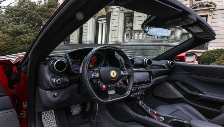 [VIDEO] Prova su strada Ferrari Portofino M, tutto il piacere di un V8 da 620 CV - Foto 10 di 42