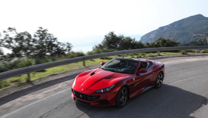 [VIDEO] Prova su strada Ferrari Portofino M, tutto il piacere di un V8 da 620 CV - Foto 21 di 42