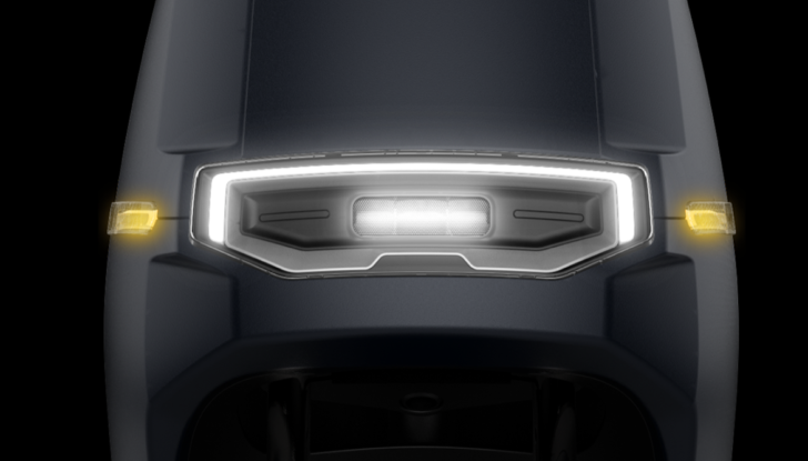 Nel traffico urbano ci si districa con gli scooter elettrici Ecooter E2 di Italy2Volt - Foto 12 di 20