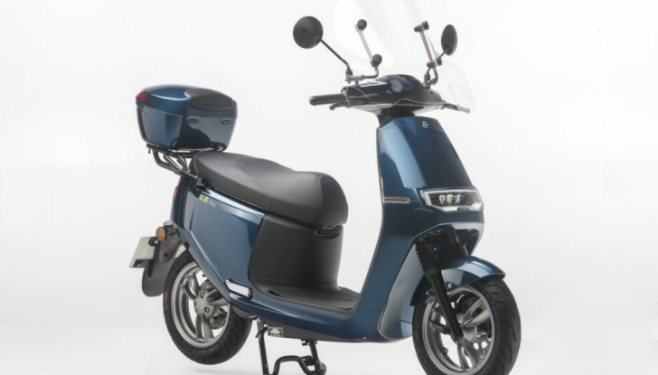Nel traffico urbano ci si districa con gli scooter elettrici Ecooter E2 di Italy2Volt - Foto 14 di 20