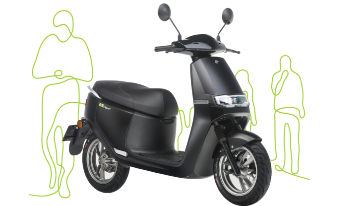 Nel traffico urbano ci si districa con gli scooter elettrici Ecooter E2 di Italy2Volt - Foto 15 di 20