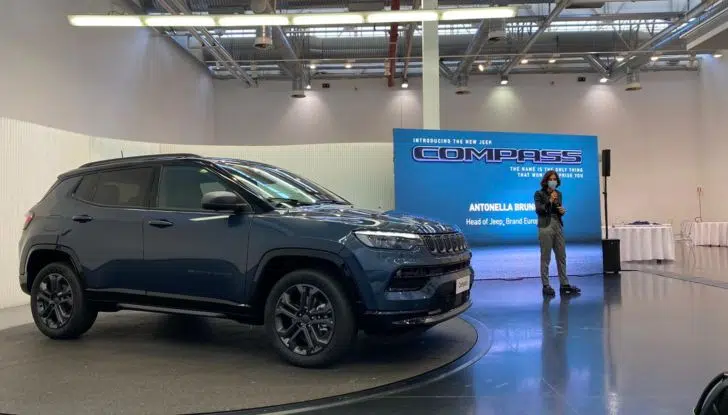 Jeep Compass 2022: il restyling debutterà al Salone di Chicago - Foto 28 di 35