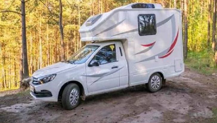 Lada Granta, il camper low cost made in Russia - Foto 1 di 8