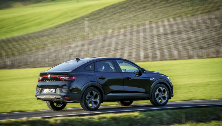 Renault Arkana: prova su strada del SUV Coupé - Foto 19 di 37