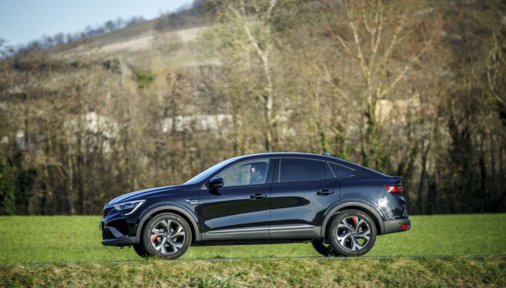 Renault Arkana: prova su strada del SUV Coupé - Foto 20 di 37