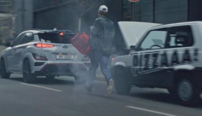 Hyundai deride Fiat: il pilota della Kona N prende in giro una Panda che va in fumo!