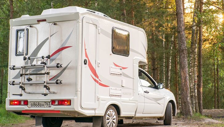 Lada Granta, il camper low cost made in Russia - Foto 8 di 8