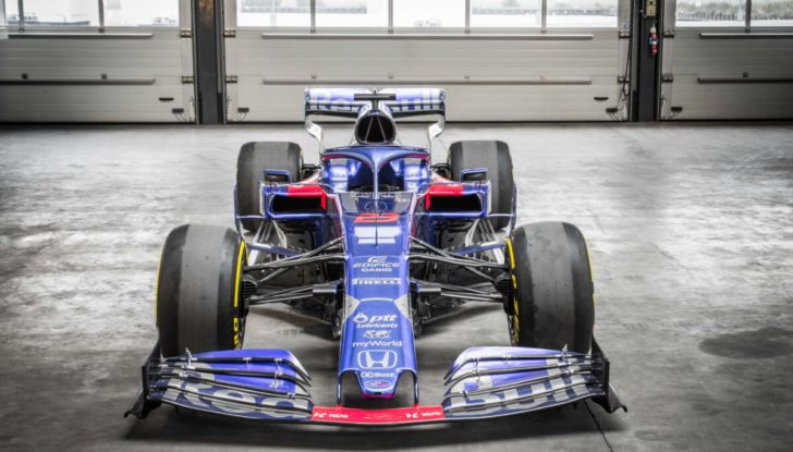 Scuderia Toro Rosso STR14 Albon Gasly