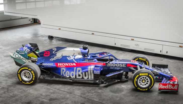 Scuderia Toro Rosso STR14 Albon Gasly