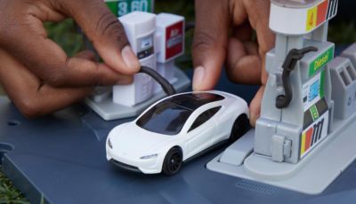 Matchbox Tesla Roadster: il modellino Mattel al 99% con materiali riciclati