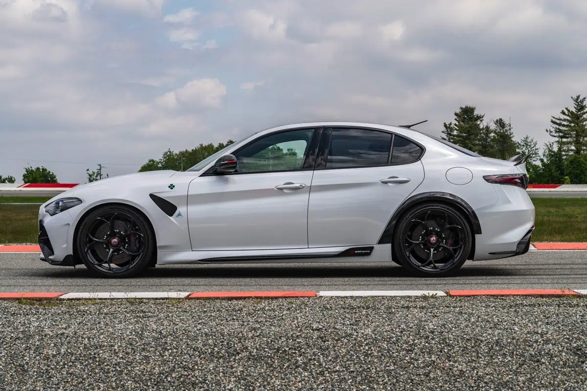 Giulia GTA fiancata