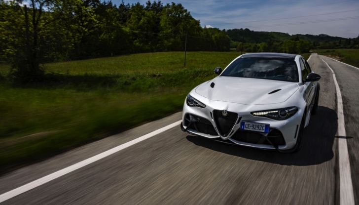 [VIDEO] Prova in pista: Alfa Romeo Giulia GTA e GTAm, la berlina del Biscione oltre ogni limite - Foto 16 di 50