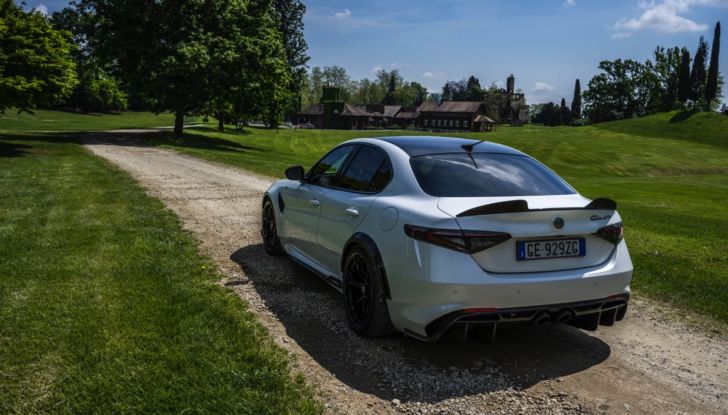 [VIDEO] Prova in pista: Alfa Romeo Giulia GTA e GTAm, la berlina del Biscione oltre ogni limite - Foto 17 di 50