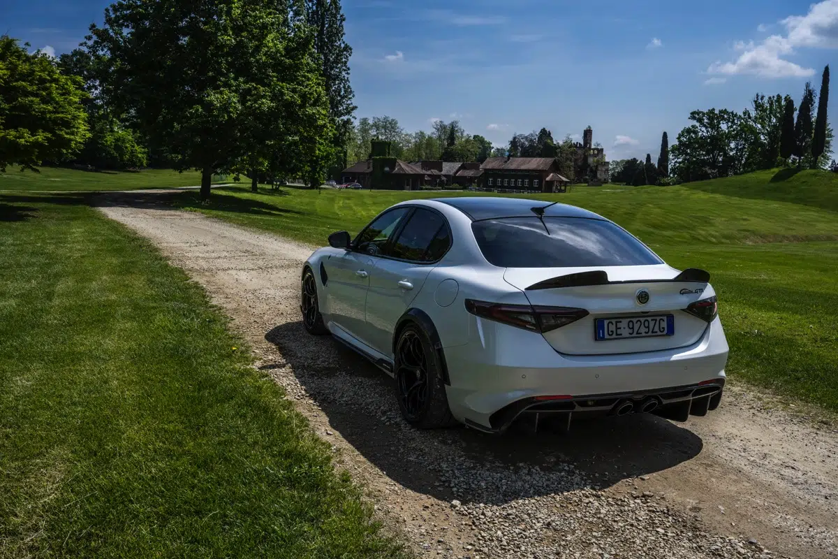 Alfa Romeo Giulia GTA posteriore