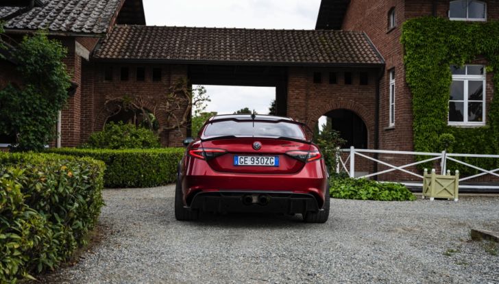 [VIDEO] Prova in pista: Alfa Romeo Giulia GTA e GTAm, la berlina del Biscione oltre ogni limite - Foto 22 di 50