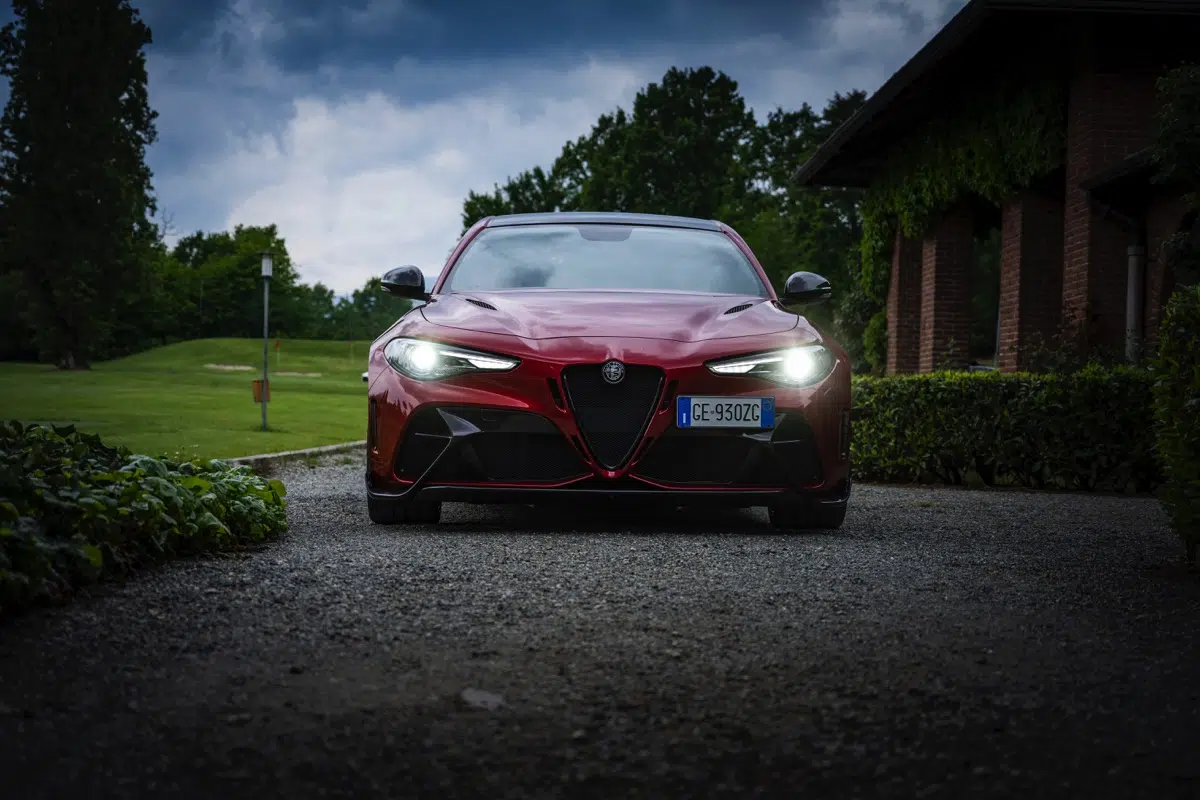 Alfa Romeo Giulia GTAm frontale