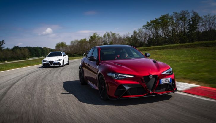 [VIDEO] Prova in pista: Alfa Romeo Giulia GTA e GTAm, la berlina del Biscione oltre ogni limite - Foto 1 di 50