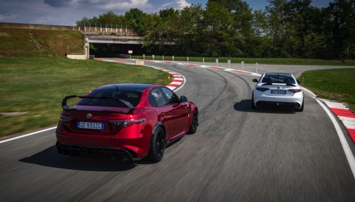 [VIDEO] Prova in pista: Alfa Romeo Giulia GTA e GTAm, la berlina del Biscione oltre ogni limite - Foto 2 di 50