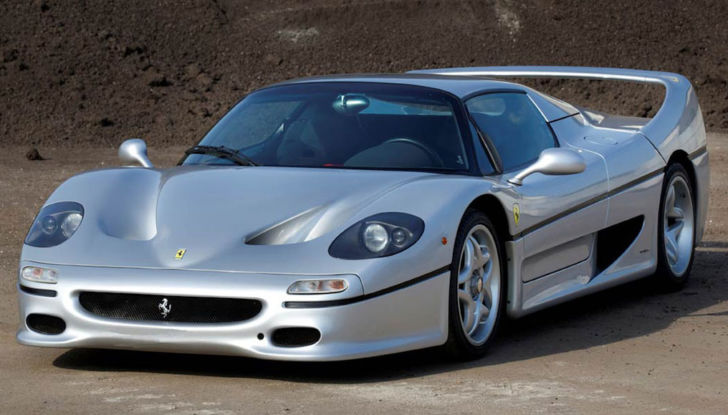 Una Ferrari F50 argento per le strade di Londra - Foto 8 di 8