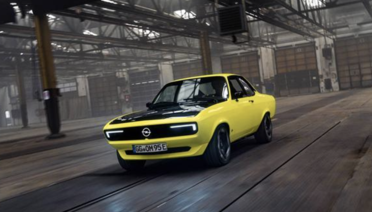 Torna la Opel Manta, ma ora è elettrica - Foto 4 di 18