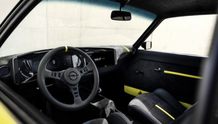 Torna la Opel Manta, ma ora è elettrica - Foto 6 di 18