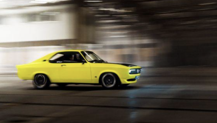 Torna la Opel Manta, ma ora è elettrica - Foto 9 di 18