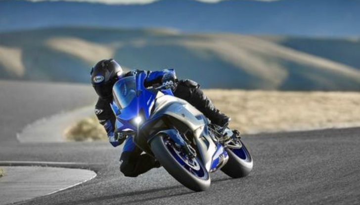 Nuova Yamaha R7: caratteristiche, immagini, motore - Foto 11 di 22
