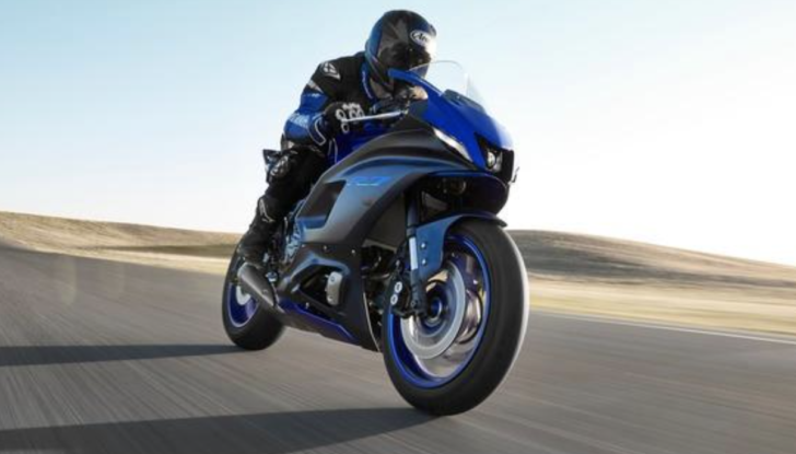Nuova Yamaha R7: caratteristiche, immagini, motore - Foto 16 di 22