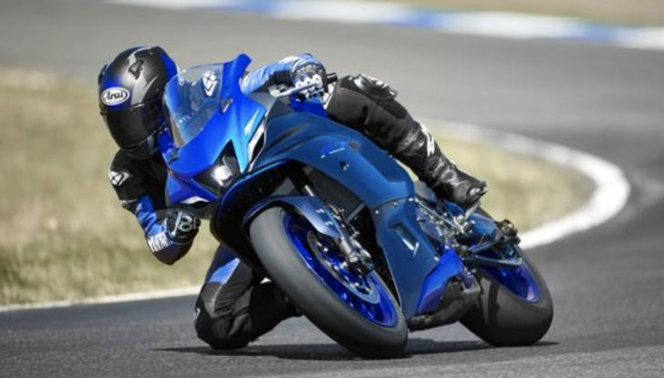 Nuova Yamaha R7: caratteristiche, immagini, motore - Foto 2 di 22
