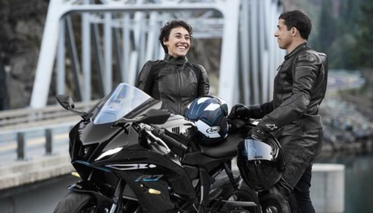 Nuova Yamaha R7: caratteristiche, immagini, motore - Foto 20 di 22