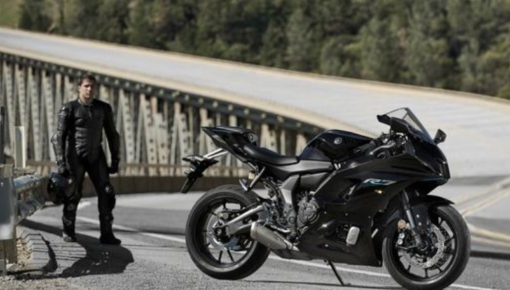 Nuova Yamaha R7: caratteristiche, immagini, motore - Foto 21 di 22