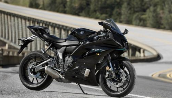 Nuova Yamaha R7: caratteristiche, immagini, motore - Foto 22 di 22