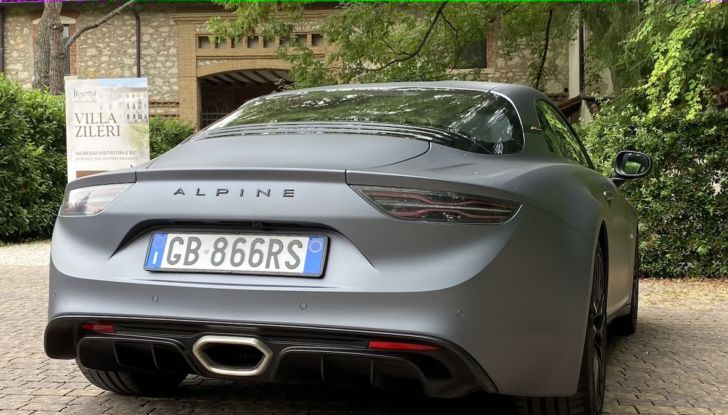 Alpine A110S 2021: prova su strada della “sportivetta” francese - Foto 8 di 21