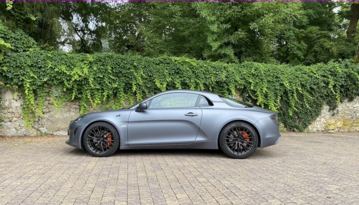 Alpine A110S 2021: prova su strada della “sportivetta” francese - Foto 10 di 21